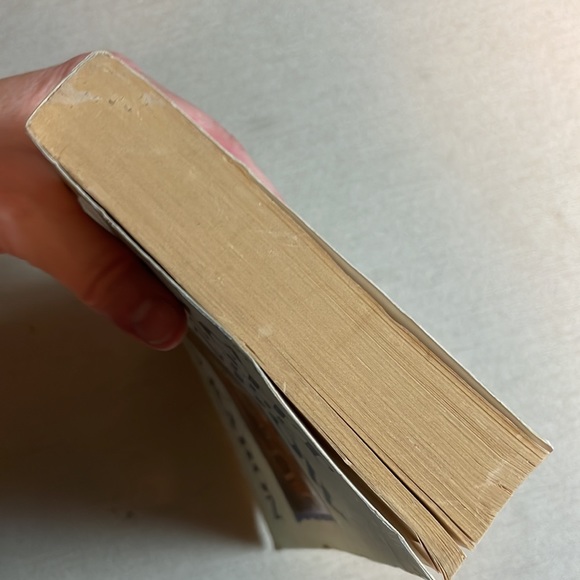 🌈2/$8  A Light in the Window #2 in the Mitford Years Series - Picture 5 of 12